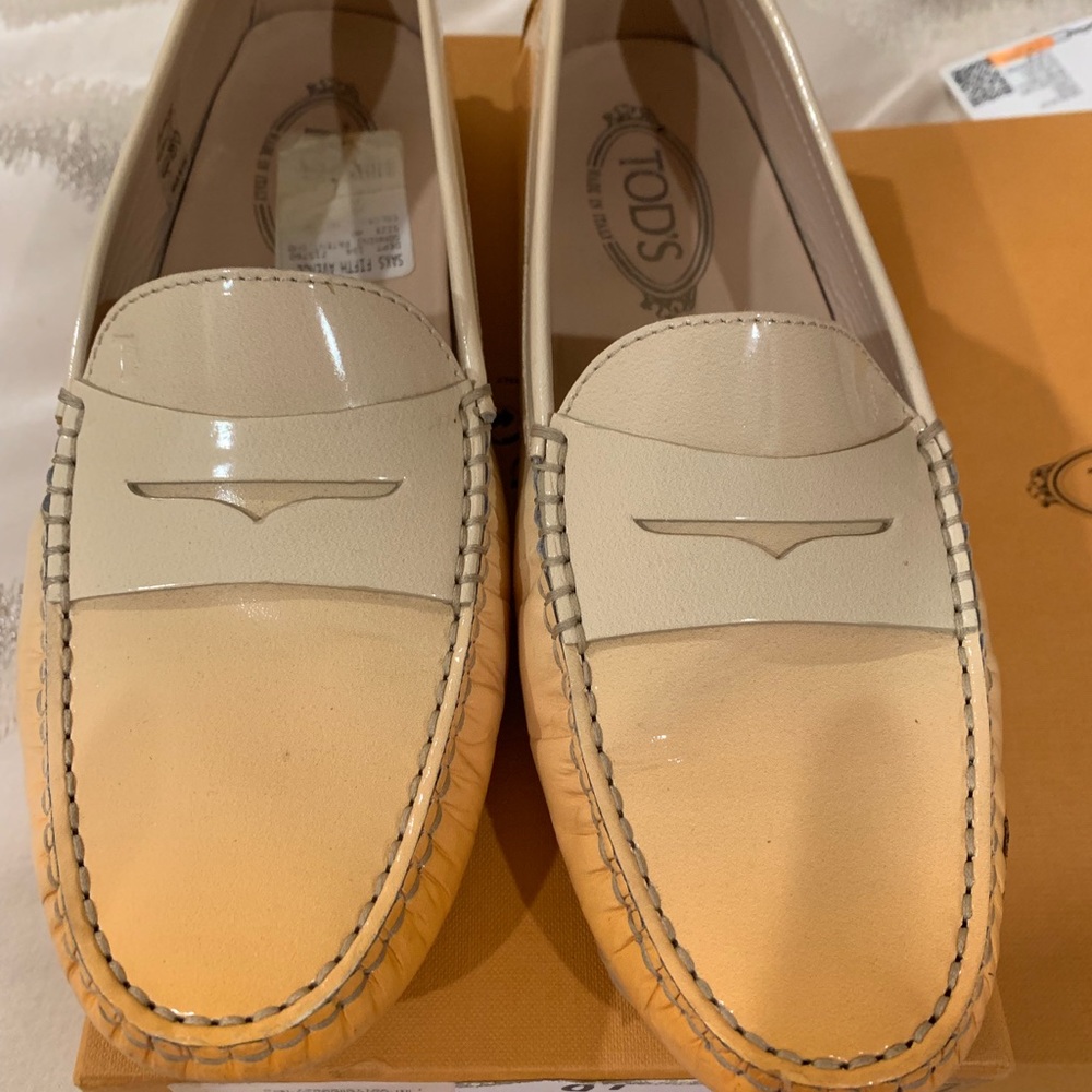 Tods Gommino patent leather Loafers